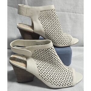 VINCE CAMUTO leather upper peep-toe Dastana sandals block heel‎ Vanilla Sz 8.5M
